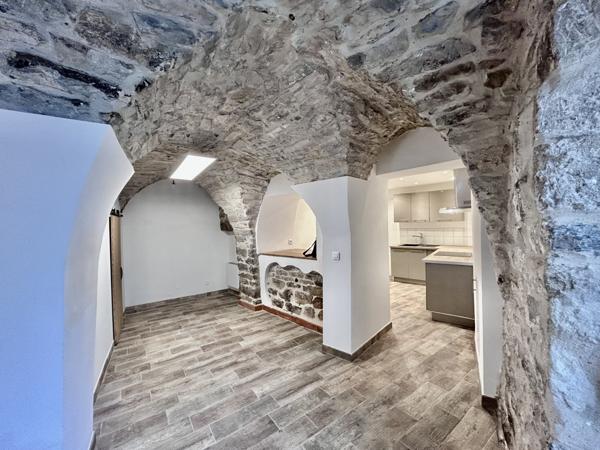 maison de village, calme lumineuse, traversante