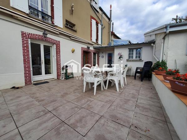 Gare à pied maison ancienne 5 chambres jardin