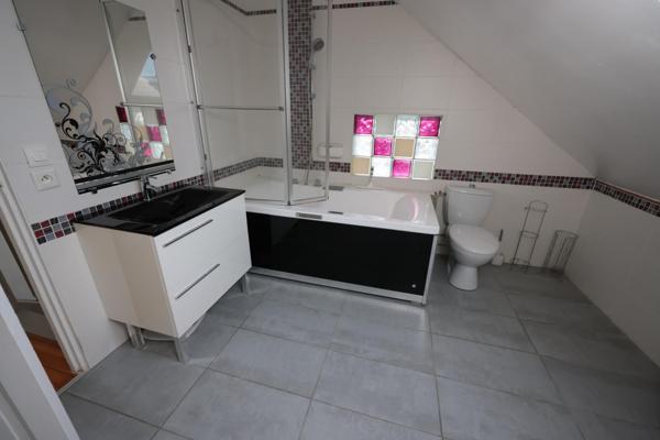 Maison en parfait état, ravalement récent, secteur idéal