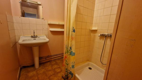 Maison divisée en 2 appartements