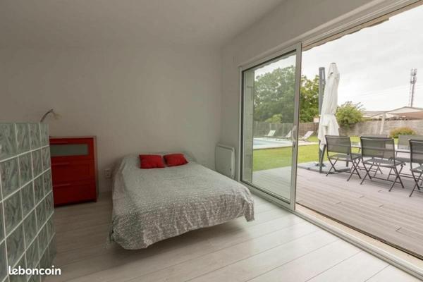 PISCINE ET GRANDE PROPRIETE PLAIN PIED SIMILAIRE A UN LOFT