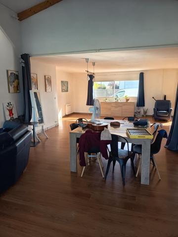 PISCINE ET GRANDE PROPRIETE PLAIN PIED SIMILAIRE A UN LOFT