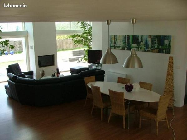 PISCINE ET GRANDE PROPRIETE PLAIN PIED SIMILAIRE A UN LOFT