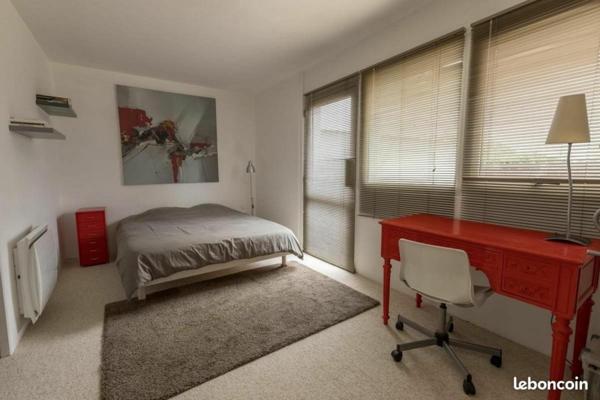 PISCINE ET GRANDE PROPRIETE PLAIN PIED SIMILAIRE A UN LOFT