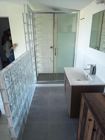 PISCINE ET GRANDE PROPRIETE PLAIN PIED SIMILAIRE A UN LOFT