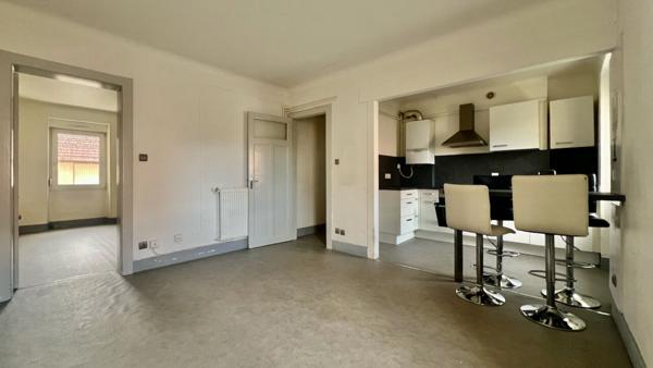 Quartier Saint Laurent, proche commerces, 3 pièces, cuisine équipé.