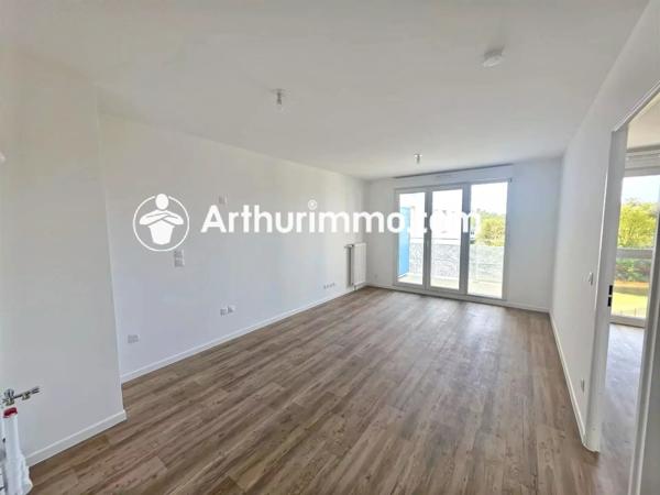 Vente                                                      Appartement
                        
                     2 pièces                      44 m2                     à Savigny-le-Temple