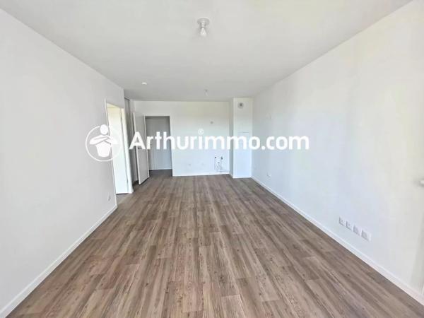 Vente                                                      Appartement
                        
                     2 pièces                      44 m2                     à Savigny-le-Temple