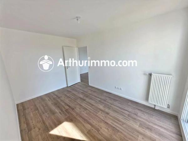 Vente                                                      Appartement
                        
                     2 pièces                      44 m2                     à Savigny-le-Temple
