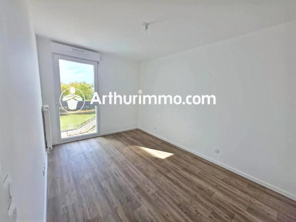 Vente                                                      Appartement
                        
                     2 pièces                      44 m2                     à Savigny-le-Temple