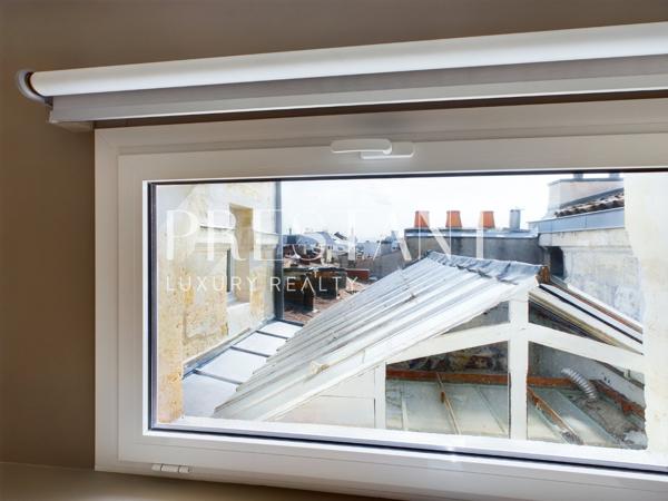 Hyper centre – immeuble en pierre – T2 de 62,50 carrez – dernier étage avec ascenseur, BORDEAUX