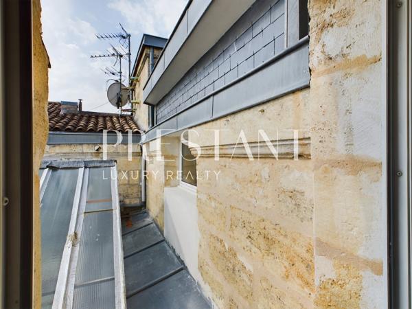 Hyper centre – immeuble en pierre – T2 de 62,50 carrez – dernier étage avec ascenseur, BORDEAUX
