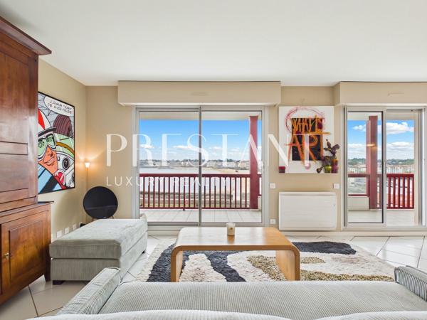 Appartement avec terrasse et vue panoramique sur la baie, CIBOURE