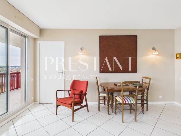Appartement avec terrasse et vue panoramique sur la baie, CIBOURE