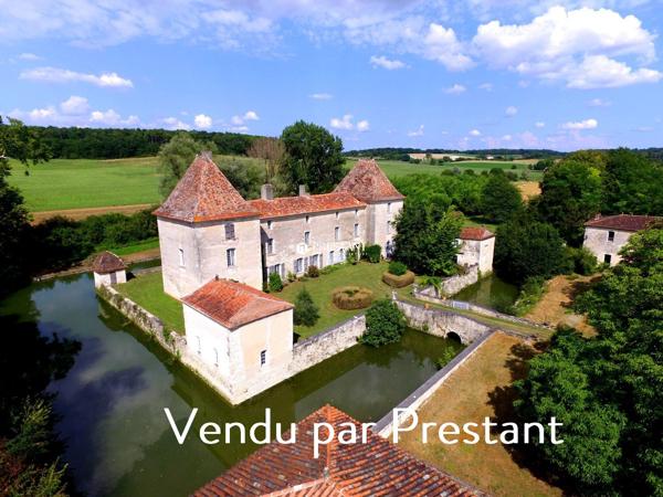 45 minutes de Bergerac – 1h30 de Bordeaux – Superbe château 17e en Périgord Vert., RIBERAC