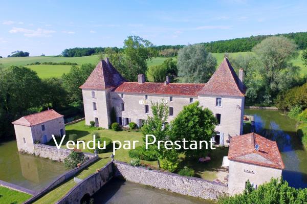 45 minutes de Bergerac – 1h30 de Bordeaux – Superbe château 17e en Périgord Vert., RIBERAC