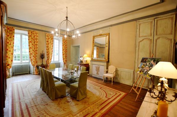 45 minutes de Bergerac – 1h30 de Bordeaux – Superbe château 17e en Périgord Vert., RIBERAC