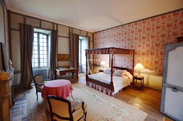 45 minutes de Bergerac – 1h30 de Bordeaux – Superbe château 17e en Périgord Vert., RIBERAC