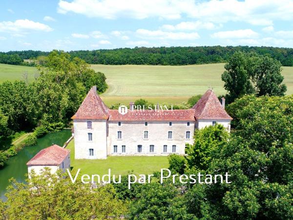 45 minutes de Bergerac – 1h30 de Bordeaux – Superbe château 17e en Périgord Vert., RIBERAC