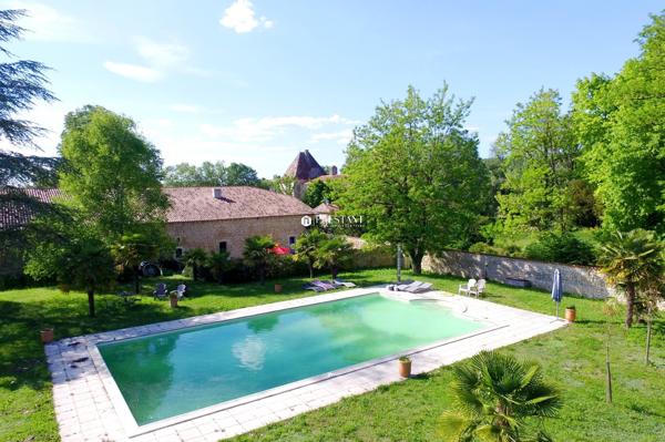 45 minutes de Bergerac – 1h30 de Bordeaux – Superbe château 17e en Périgord Vert., RIBERAC