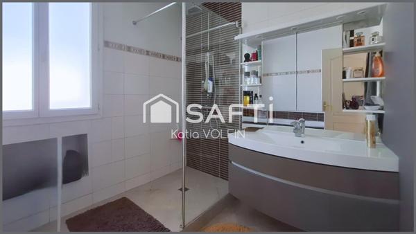 Aubagne 165m2 sur terrain plat de 1380m2 avec piscine