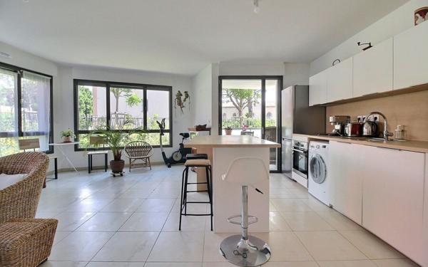 Appartement à vendre    2 pièces • 63 m2 Marseille 8