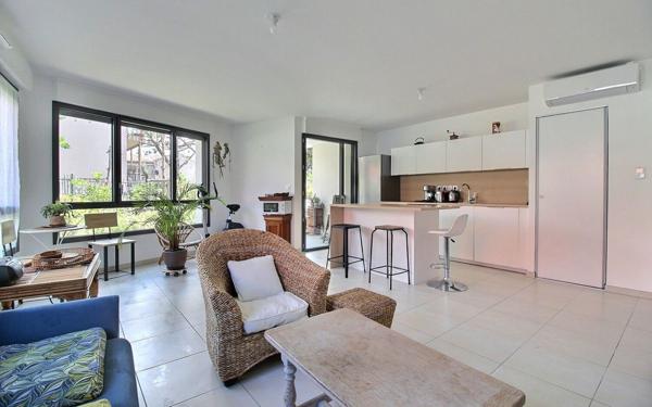 Appartement à vendre    2 pièces • 63 m2 Marseille 8