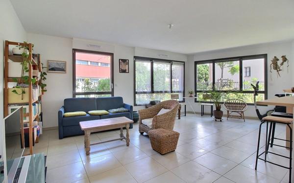 Appartement à vendre    2 pièces • 63 m2 Marseille 8