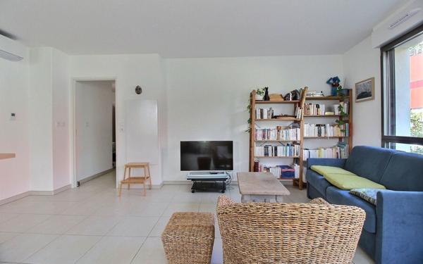 Appartement à vendre    2 pièces • 63 m2 Marseille 8