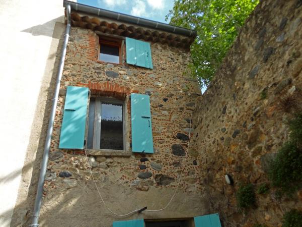 Dpt Pyrénées Orientales (66), à vendre LATOUR DE FRANCE Maison P4 de 83.5 m², cour arrière