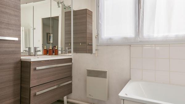 Appartement T3 lumineux avec 2 points d'eau et 2 places de parking