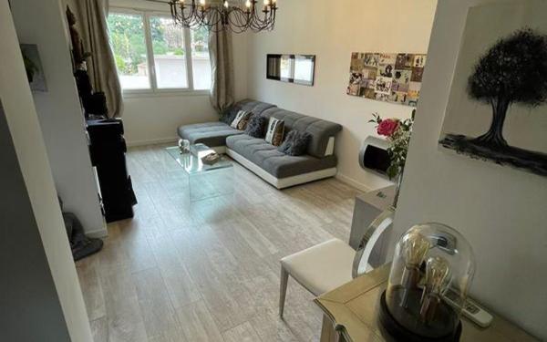 Appartement à vendre    3 pièces • 51 m2 La Seyne-sur-Mer