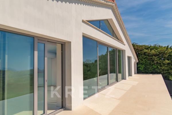 L’Art de Vivre au Sommet de Mougins – Une Signature Architecturale Exclusive