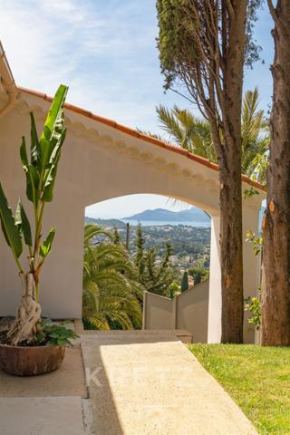 L’Art de Vivre au Sommet de Mougins – Une Signature Architecturale Exclusive