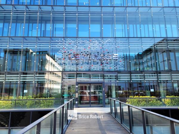 Bureaux à louer à Villeurbanne au sein du Mirage accès immédiat tramway T3
