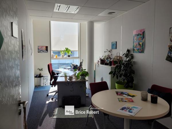 Bureaux à louer à Villeurbanne au sein du Mirage accès immédiat tramway T3