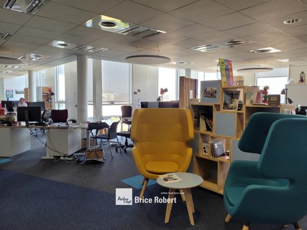 Bureaux à louer à Villeurbanne au sein du Mirage accès immédiat tramway T3