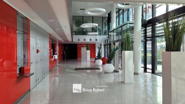 Bureaux à louer à Villeurbanne au sein du Mirage accès immédiat tramway T3