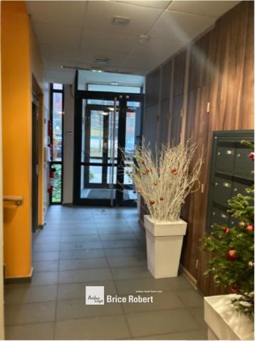 Location bureaux indépendants à Limonest avec espaces verts et balcons