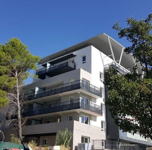 T2  orienté sud étage élevé et grand garage fermé