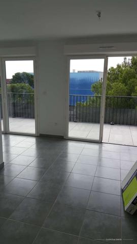 T2  orienté sud étage élevé et grand garage fermé