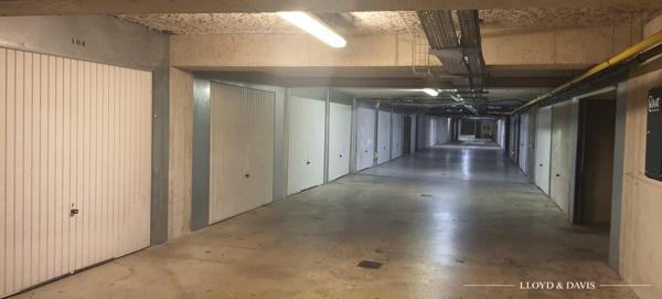 T2  orienté sud étage élevé et grand garage fermé