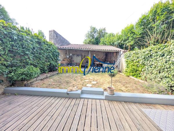 Vente Maison 6 pièces 183 m2 à Lussac-les-Châteaux