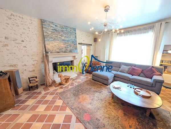 Vente Maison 6 pièces 183 m2 à Lussac-les-Châteaux