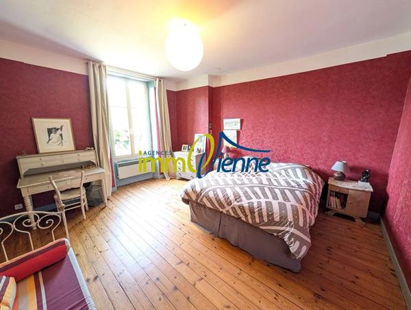 Vente Maison 6 pièces 183 m2 à Lussac-les-Châteaux