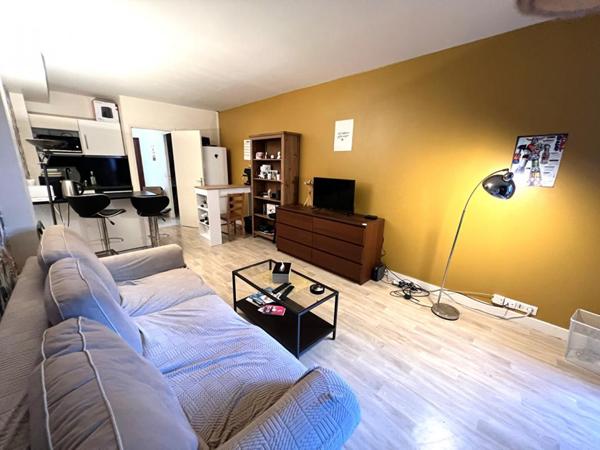 Studio au Chesnay  Résidence Concorde de Parly 2 - Bon état