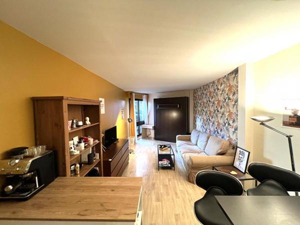 Studio au Chesnay  Résidence Concorde de Parly 2 - Bon état