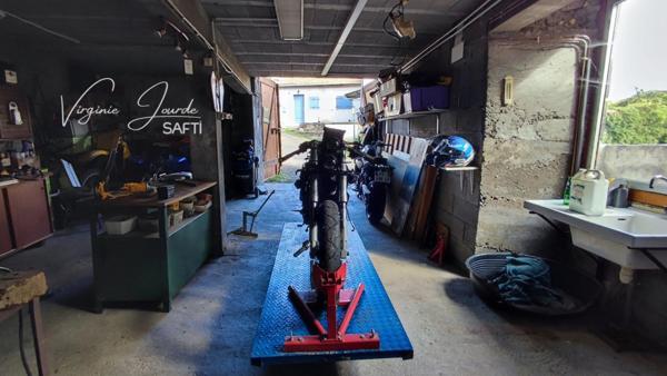 Authentique maison en pierre avec dépendances et vue dégagée