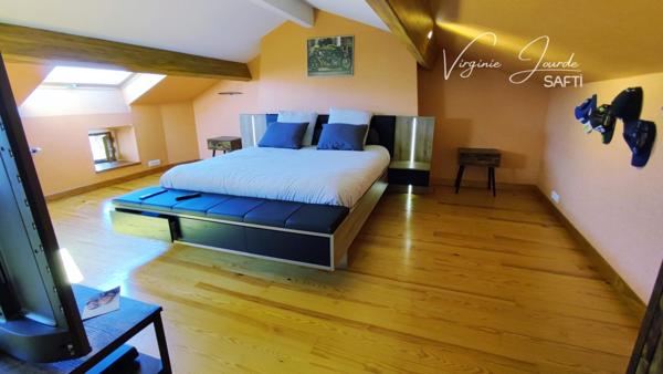 Authentique maison en pierre avec dépendances et vue dégagée