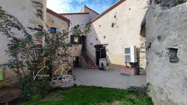 Authentique maison en pierre avec dépendances et vue dégagée